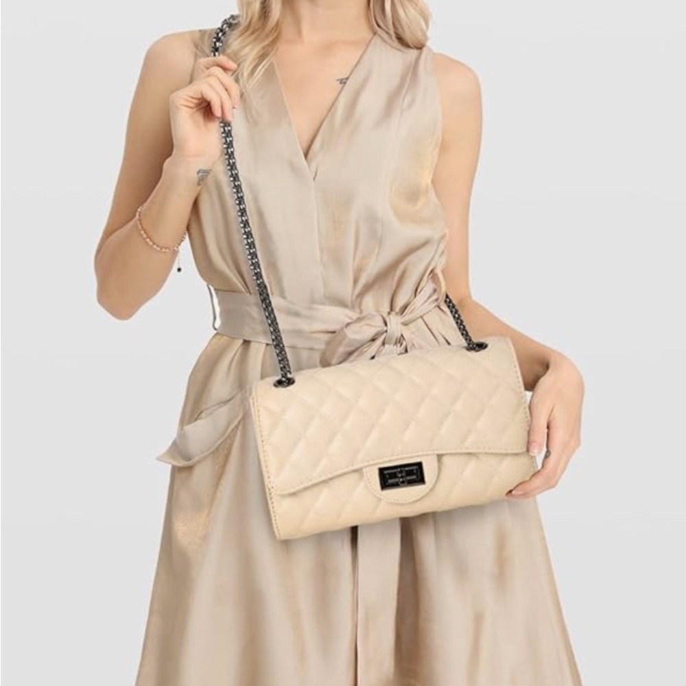 Elegant Cream Quilted Shoulder Bag